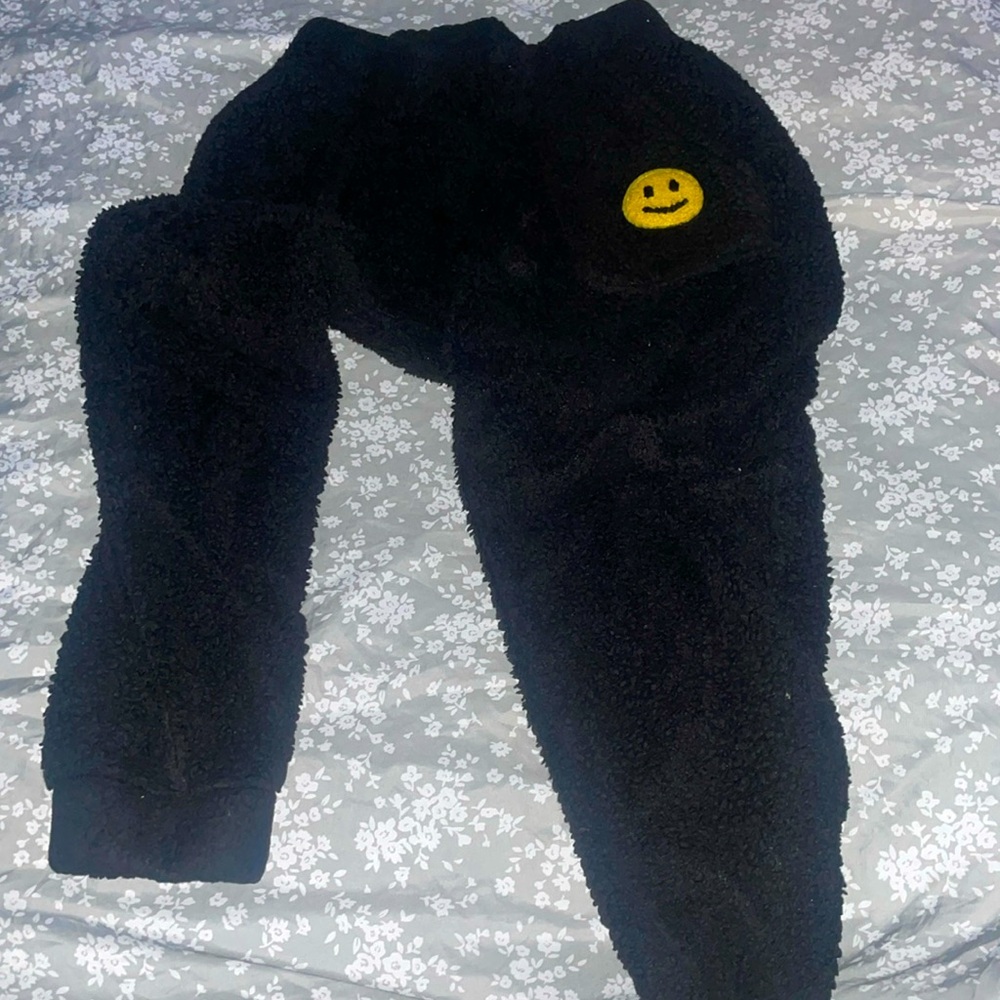 🥶NO BOUNDARIES💙SIZE L(11-13)🔵BLACK ALL POLYESTER WITH SMILEY FACE.